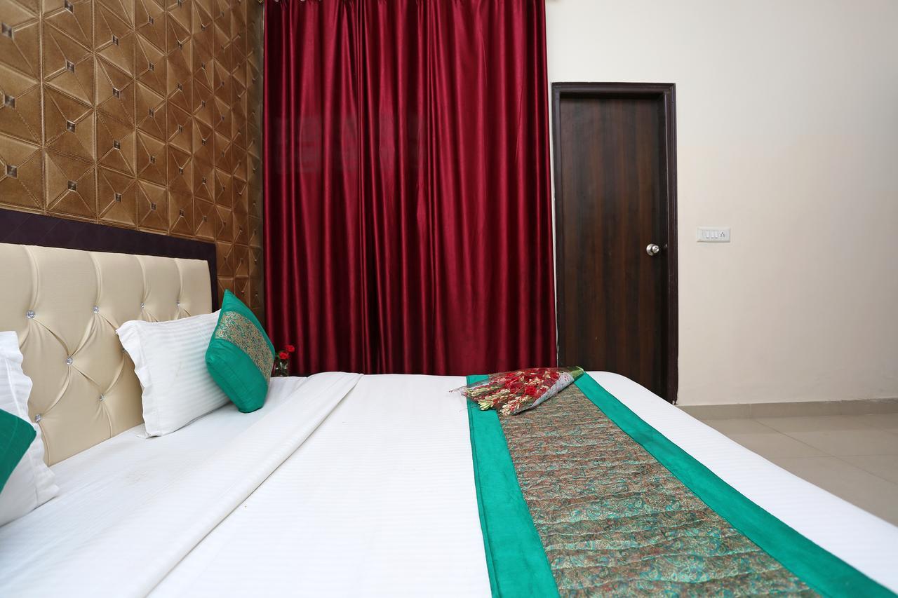 Hotel Avalon Új-Delhi Kültér fotó